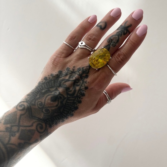 Noir NYC giant gemstone ring - Picture 2 of 4